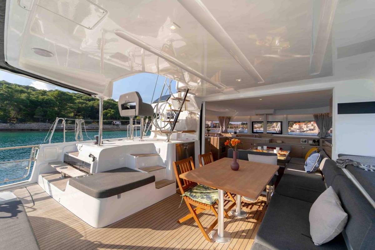 Lagoon 43, Lotti | Yacht Charter Croatia
