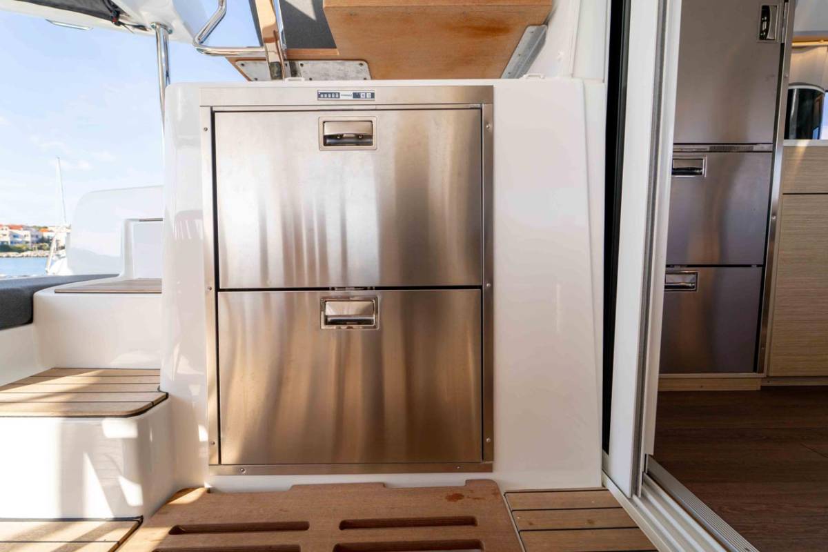 Lagoon 43, Lotti | Yacht Charter Croatia