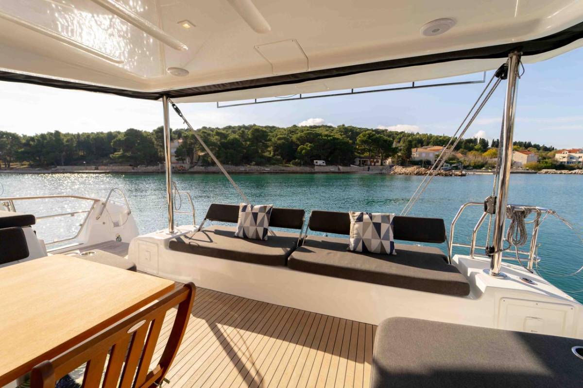 Lagoon 43, Lotti | Yacht Charter Croatia