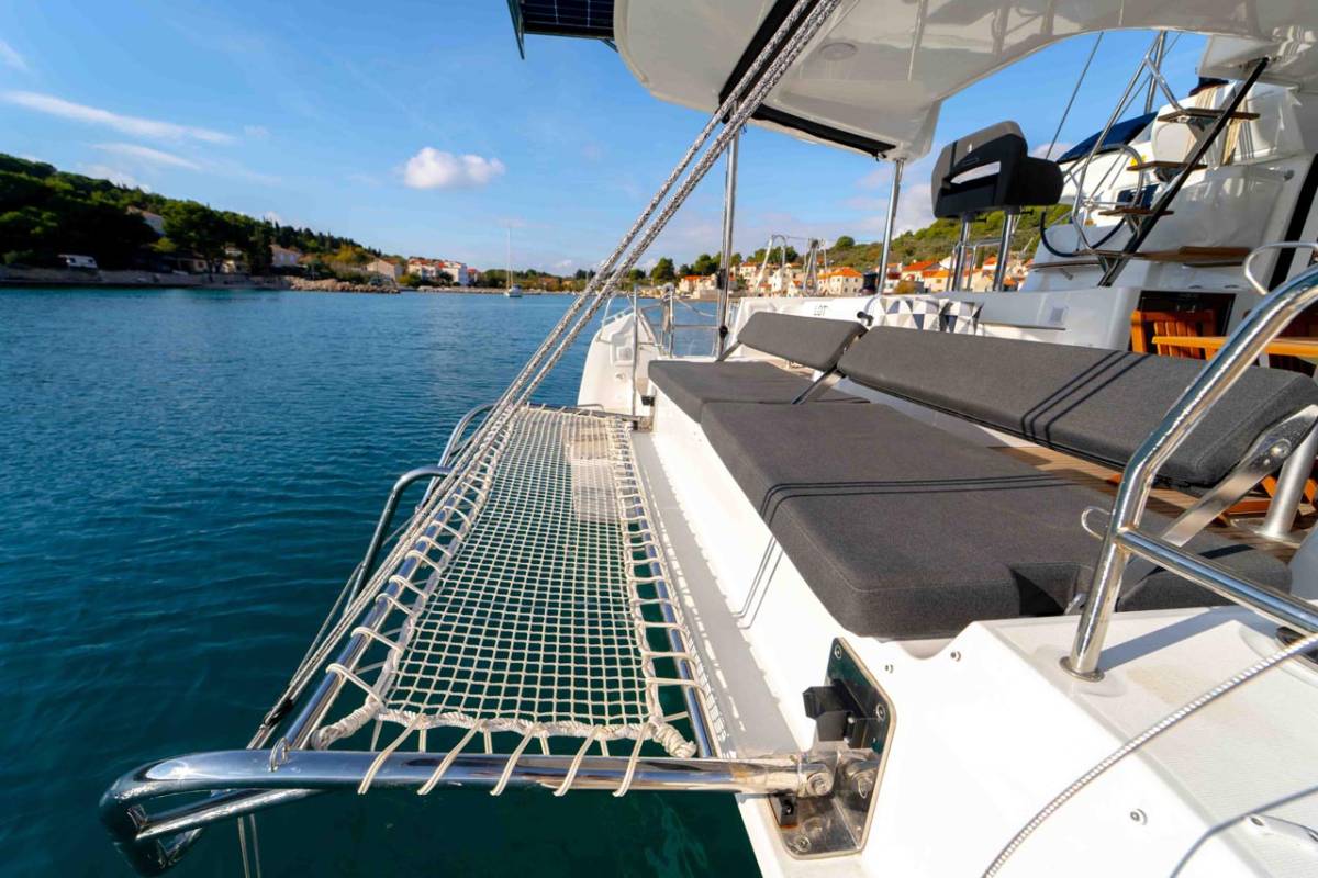 Lagoon 43, Lotti | Yacht Charter Croatia
