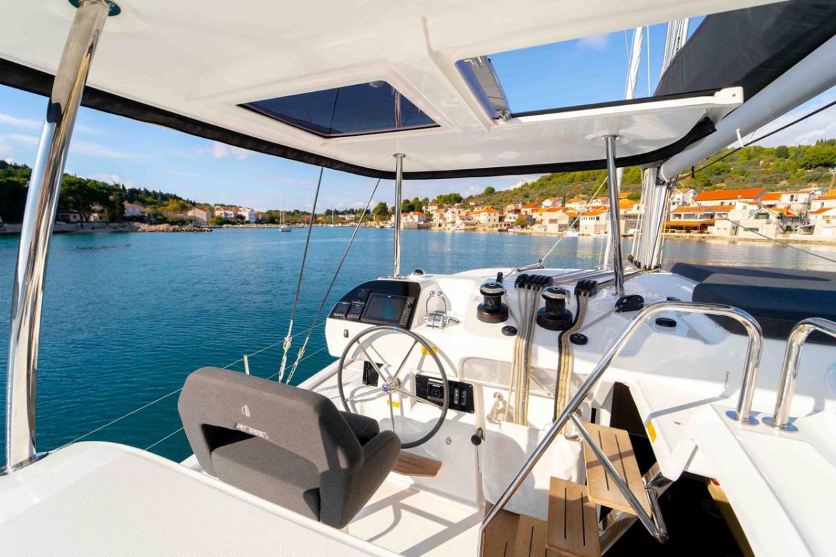 Lagoon 43, Lotti | Yacht Charter Croatia