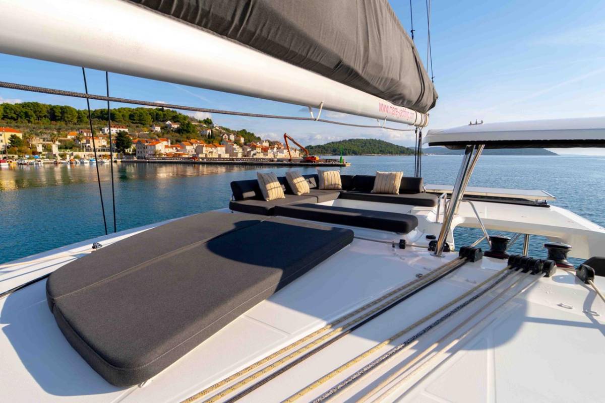 Lagoon 43, Lotti | Yacht Charter Croatia