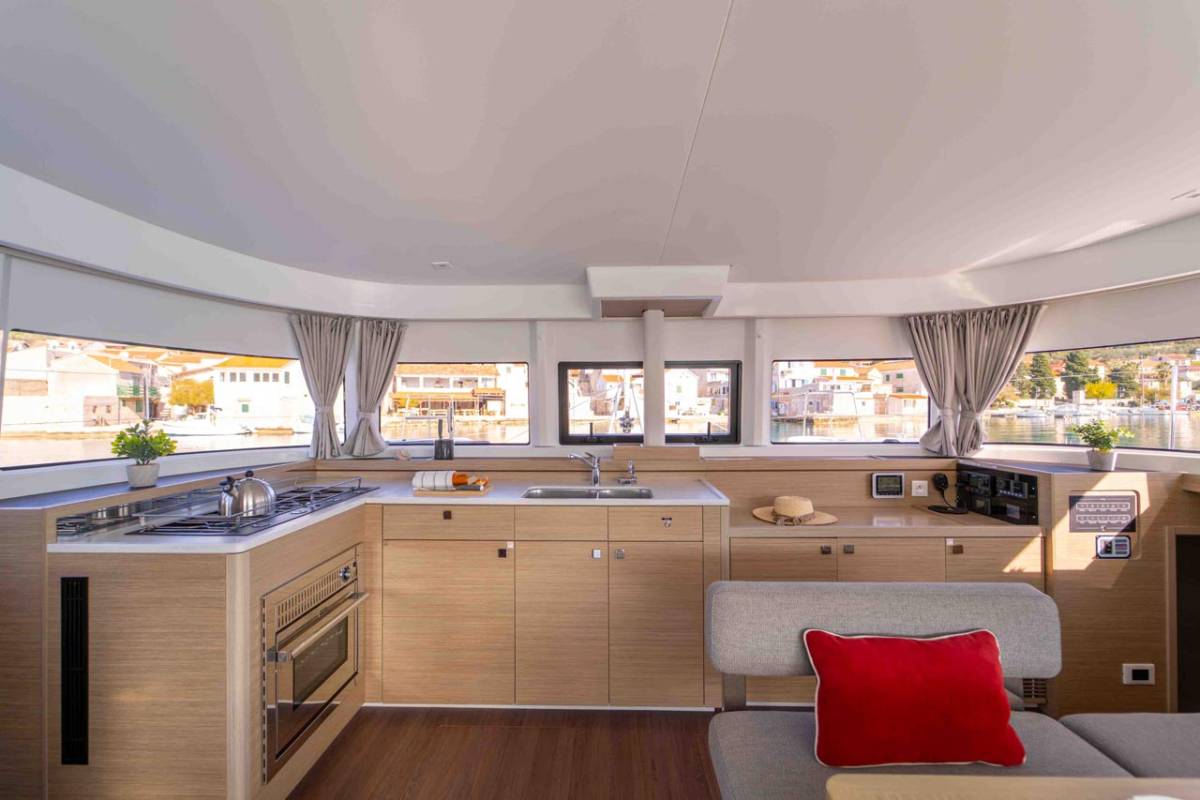 Lagoon 43, Lotti | Yacht Charter Croatia