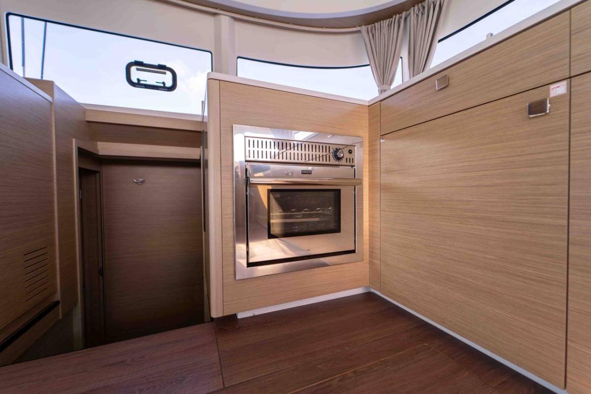 Lagoon 43, Lotti | Yacht Charter Croatia