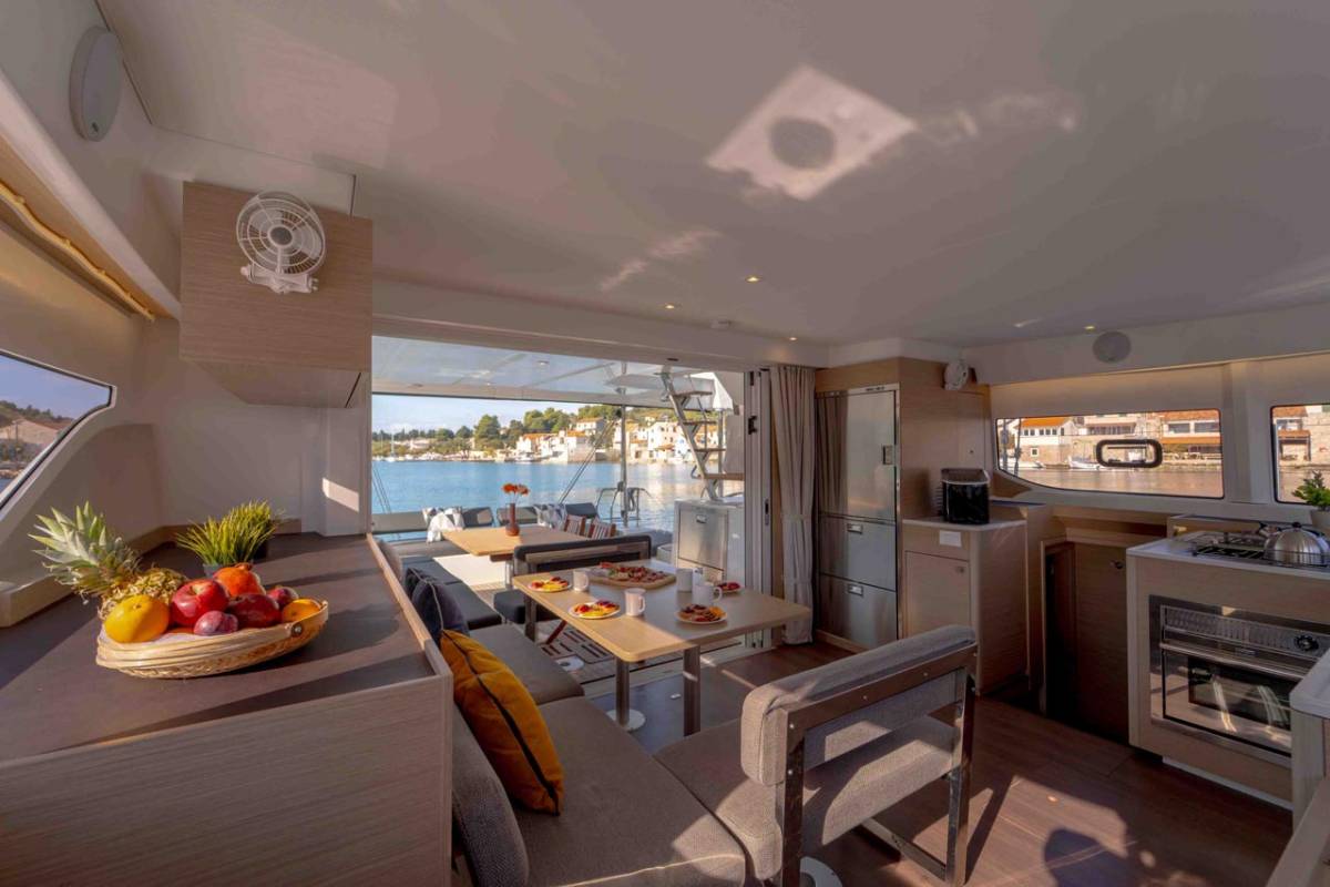 Lagoon 43, Lotti | Yacht Charter Croatia