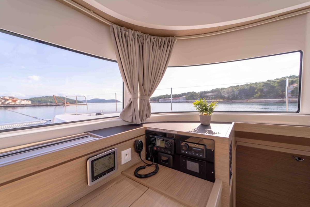 Lagoon 43, Lotti | Yacht Charter Croatia