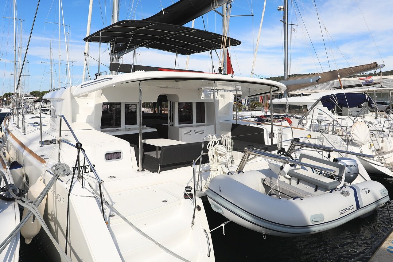 Lagoon 450 F, Oliver | Yacht Charter Croatia