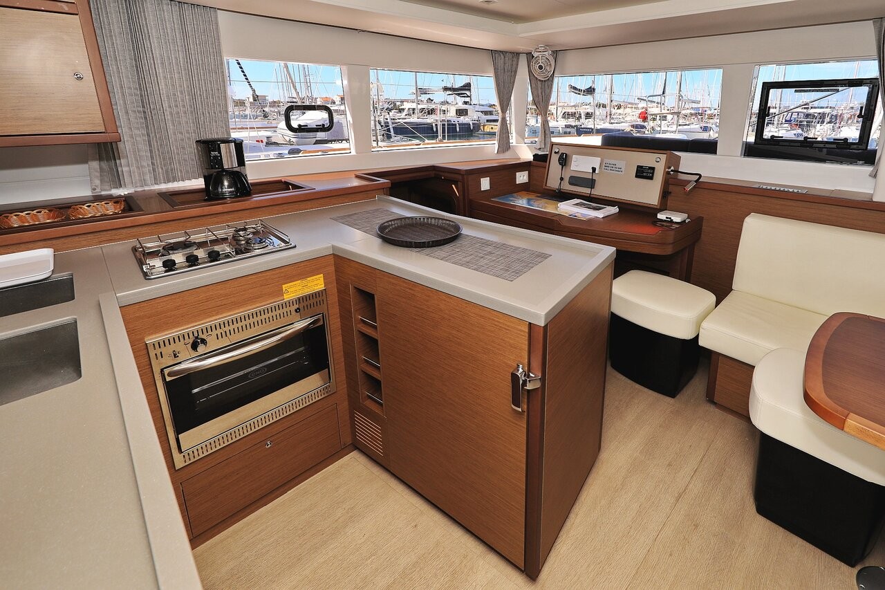 Lagoon 450 F, Oliver | Yacht Charter Croatia