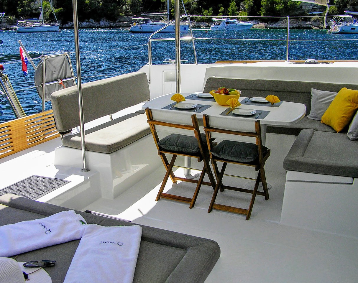 Lagoon 450 F, Red Twin | Yacht Charter Croatia