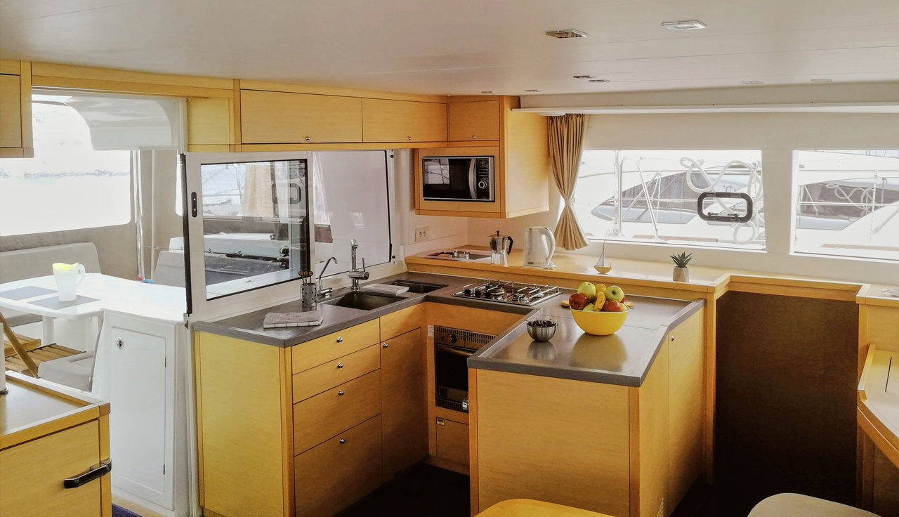 Lagoon 450 F, Red Twin | Yacht Charter Croatia