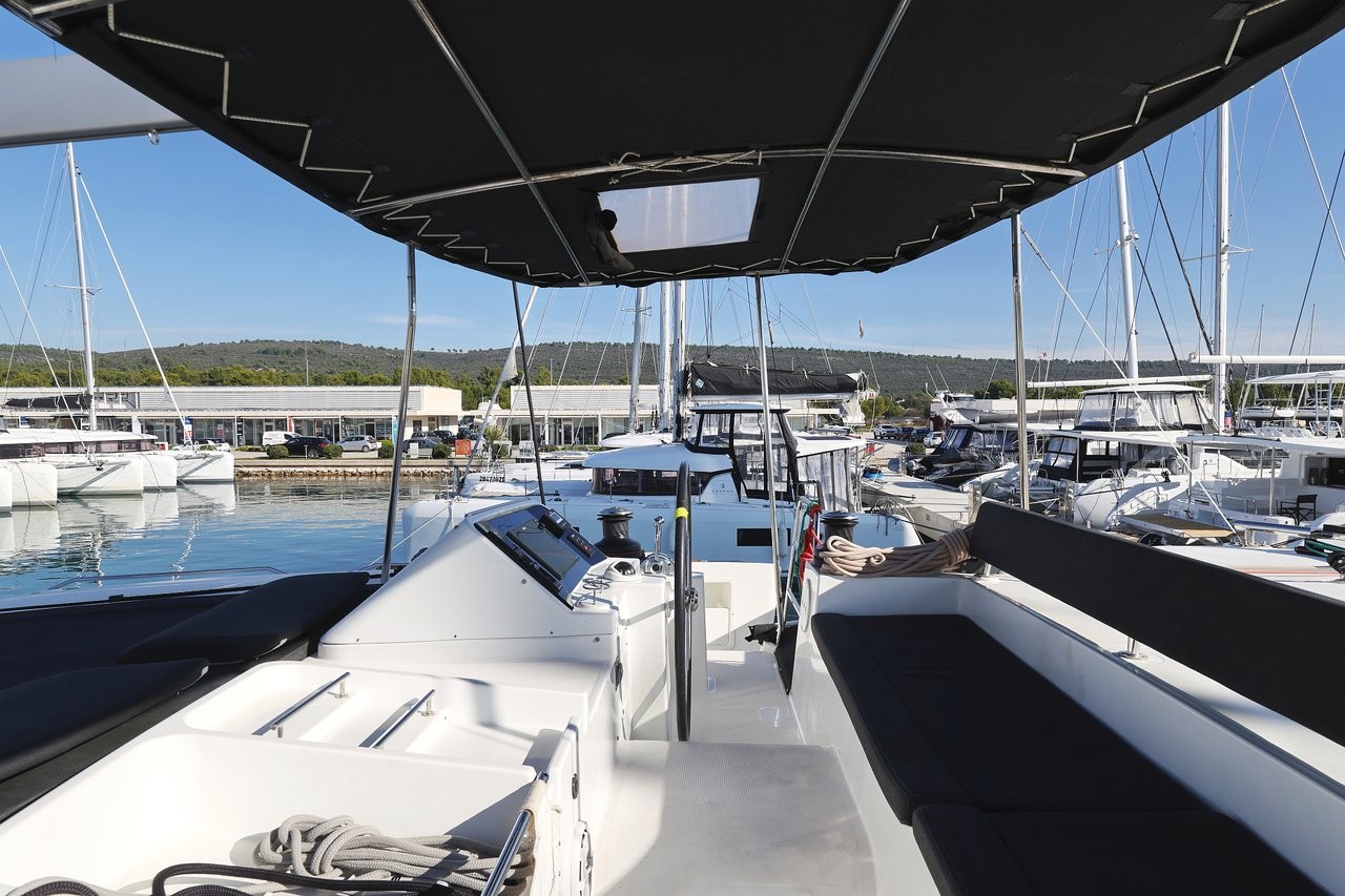 Lagoon 450 F, Lilith | Yacht Charter Croatia