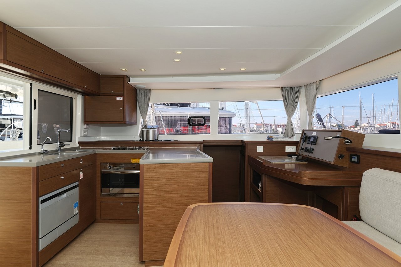 Lagoon 450 F, Lilith | Yacht Charter Croatia