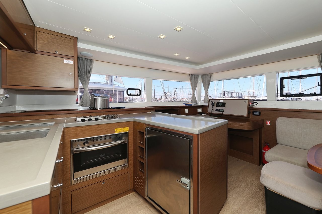Lagoon 450 F, Lilith | Yacht Charter Croatia