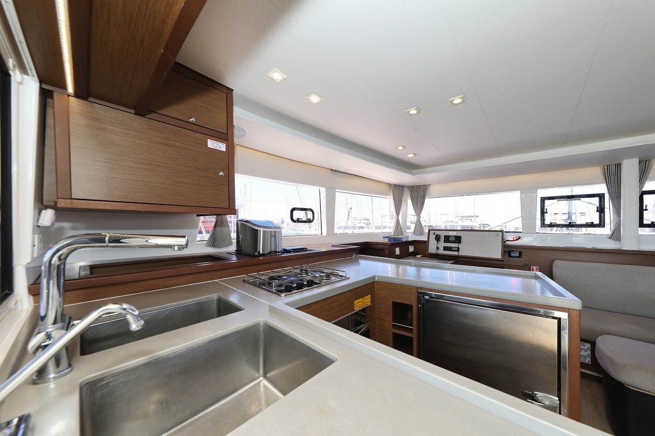 Lagoon 450 F, Lilith | Yacht Charter Croatia