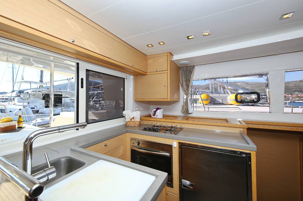 Lagoon 450 F, Fenadi | Yacht Charter Croatia