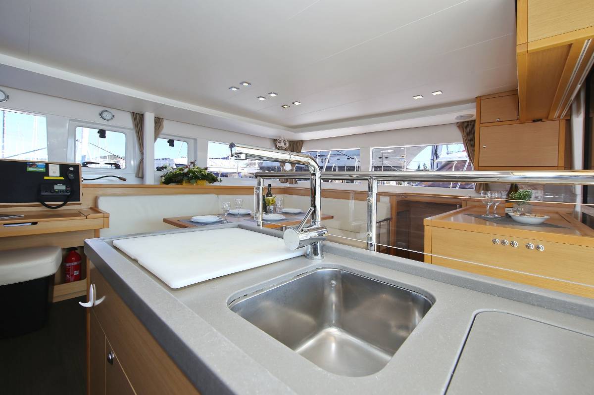 Lagoon 450 F, Fenadi | Yacht Charter Croatia