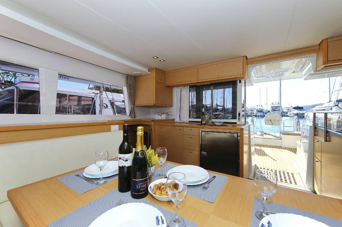 Lagoon 450 F, Fenadi | Yacht Charter Croatia