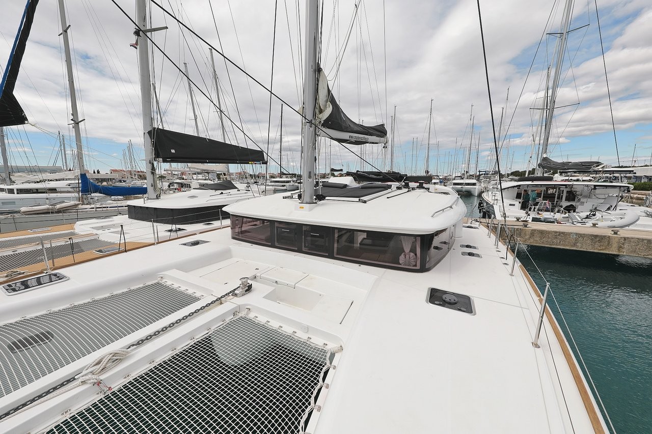 Lagoon 450 F, Must Have | Noleggio di Yacht Croazia
