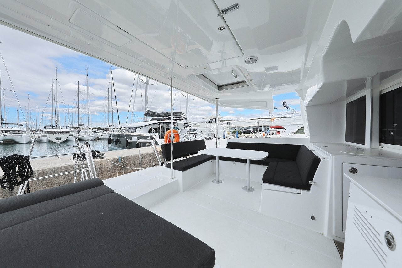 Lagoon 450 F, Must Have | Noleggio di Yacht Croazia
