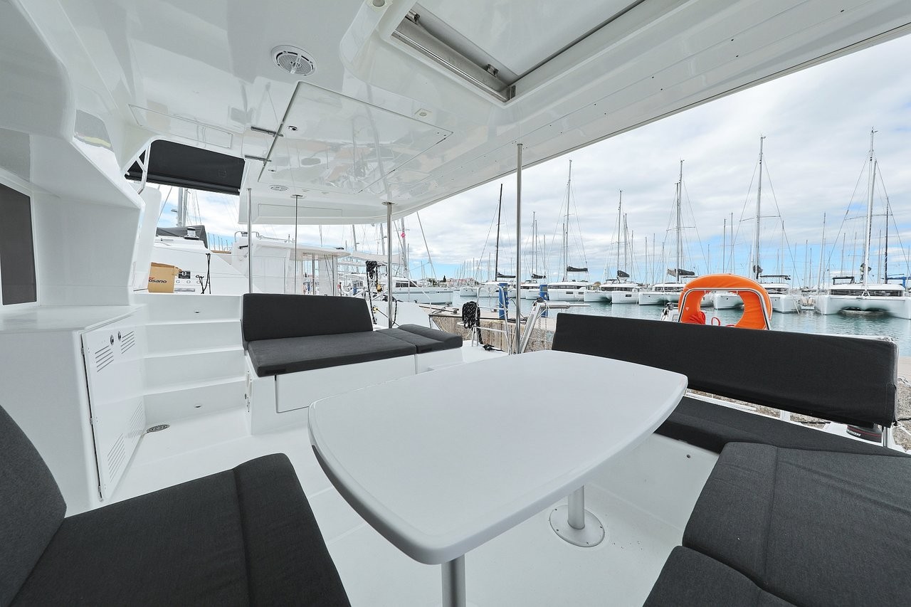 Lagoon 450 F, Must Have | Noleggio di Yacht Croazia