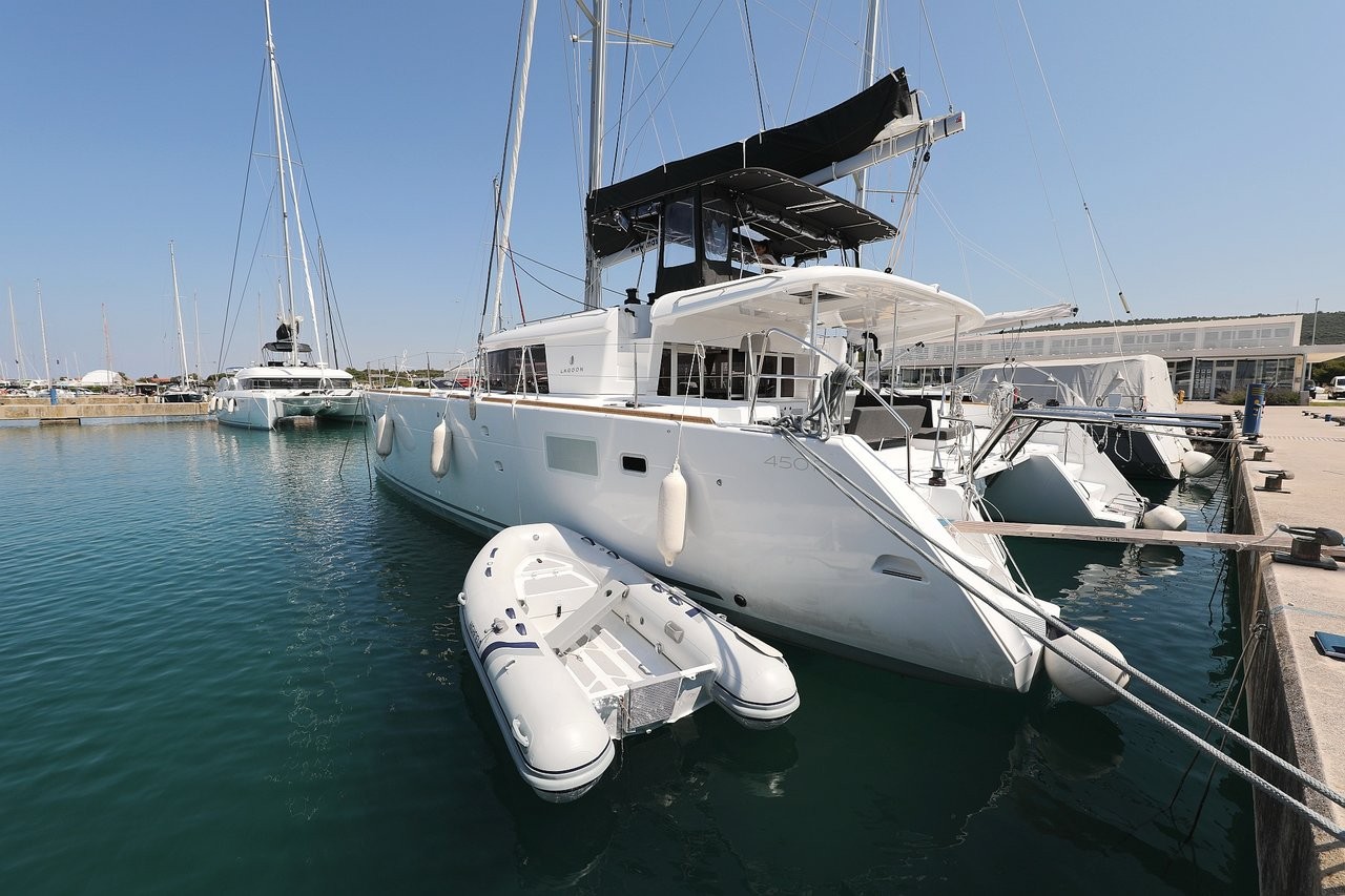 Lagoon 450 F, Hot Stuff | Noleggio di Yacht Croazia