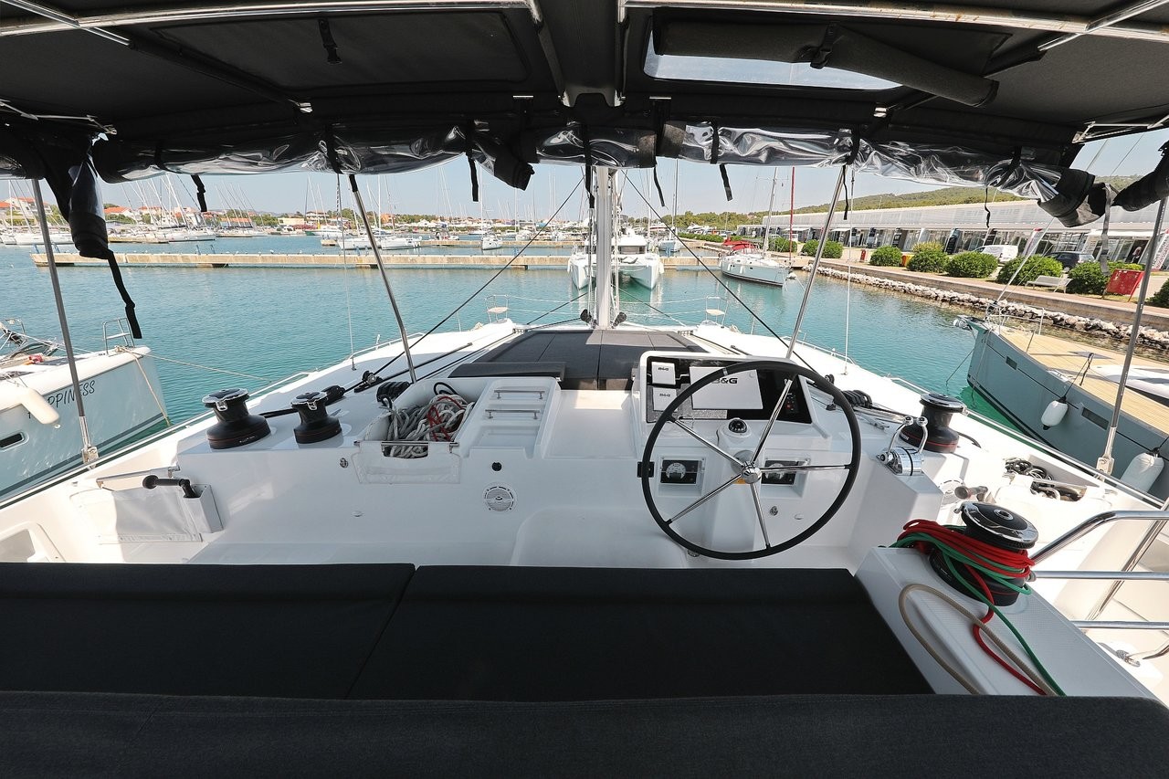 Lagoon 450 F, Hot Stuff | Noleggio di Yacht Croazia