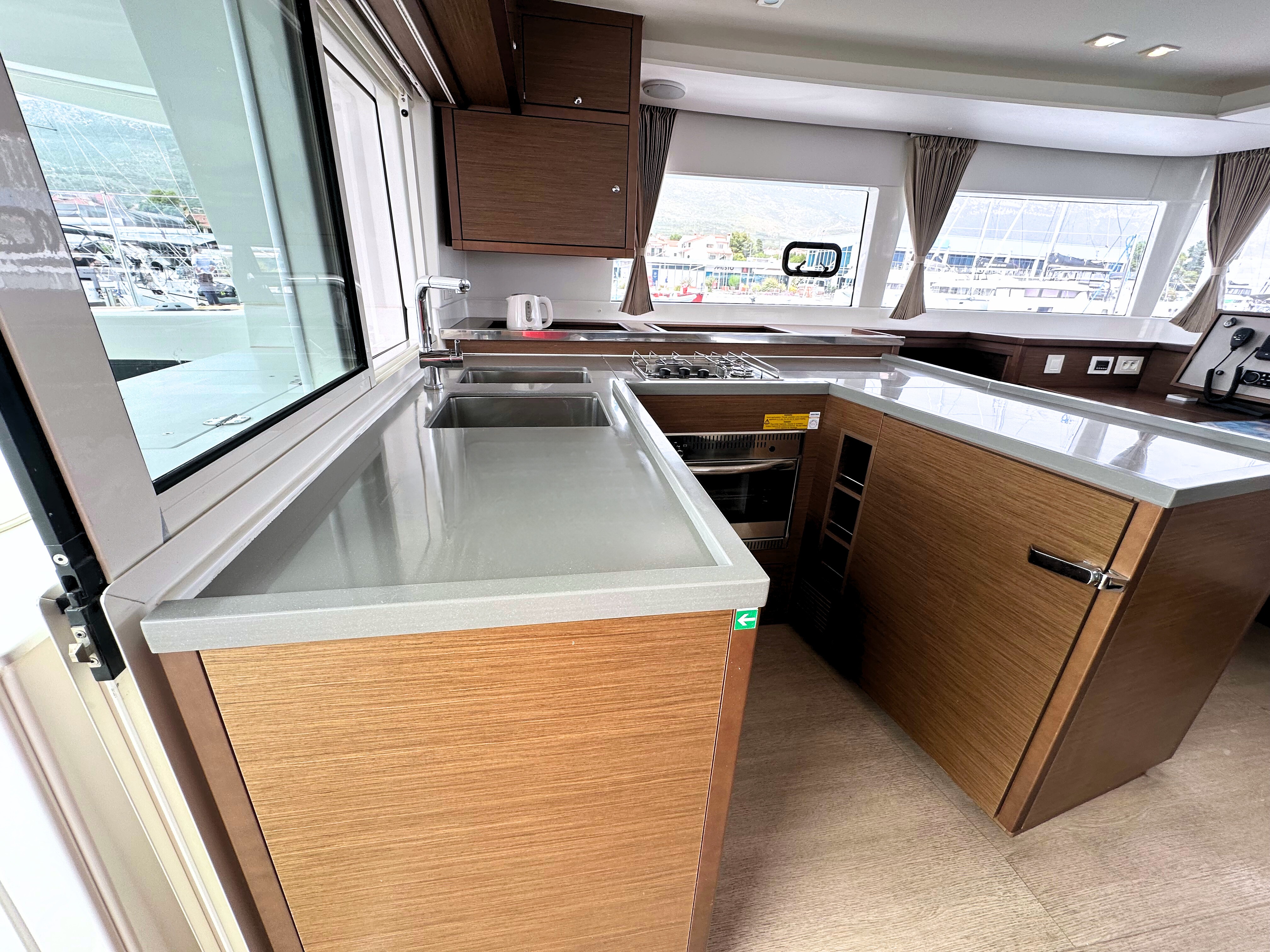 Lagoon 450 S, Hanna 1 | Yacht Charter Croatia