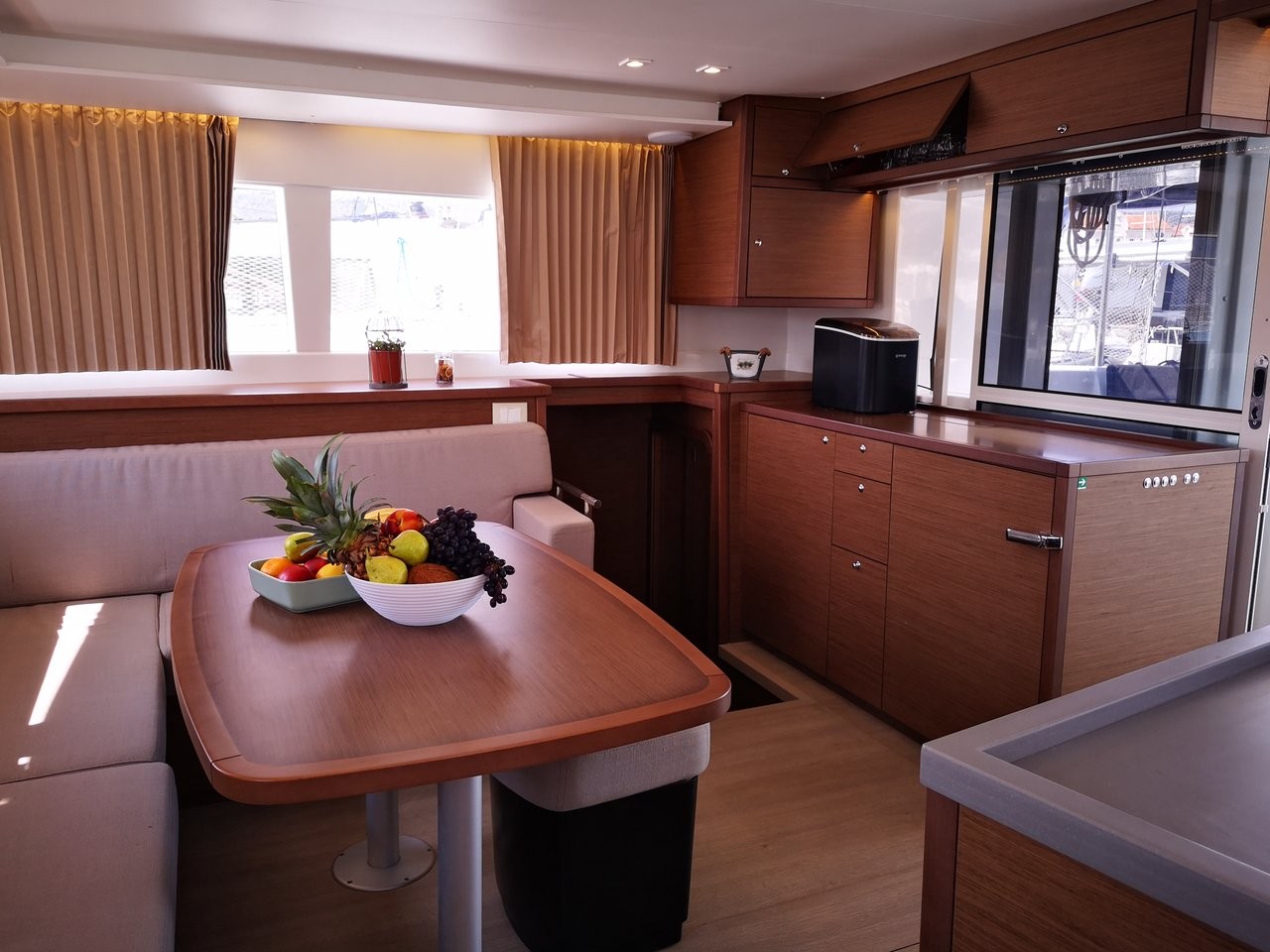 Lagoon 450, Calm Point | Yacht Charter Croatia