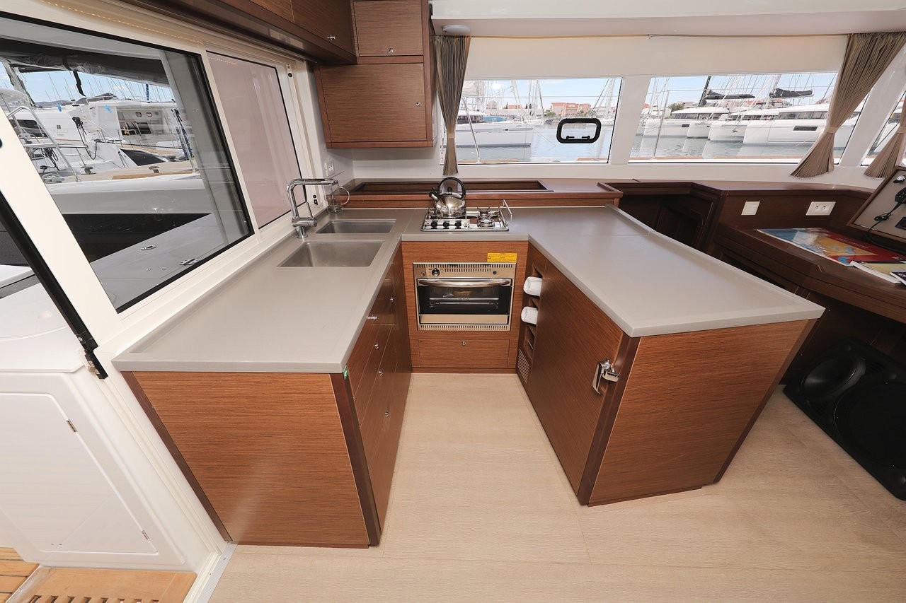 Lagoon 450, Oasis | Yacht Charter Croatia