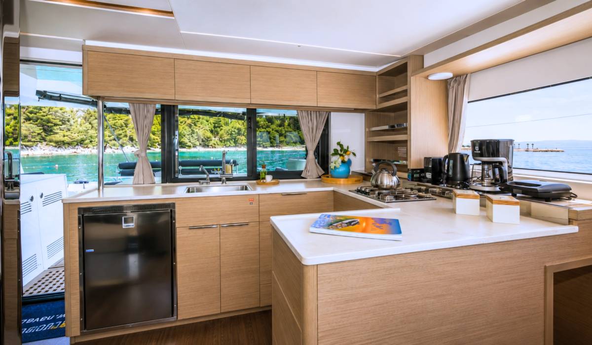 Lagoon 46, Big Blue | Yacht Charter Croatia