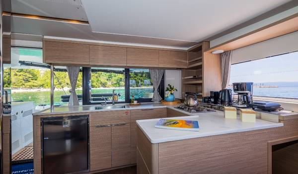 Lagoon 46, Big Blue | Yacht Charter Croatia