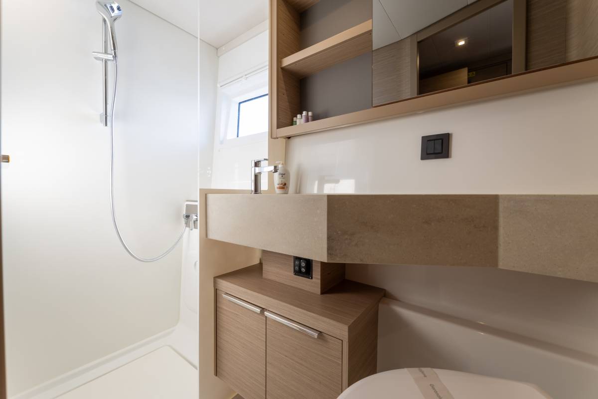 Lagoon 46, Aura | Noleggio di Yacht Croazia