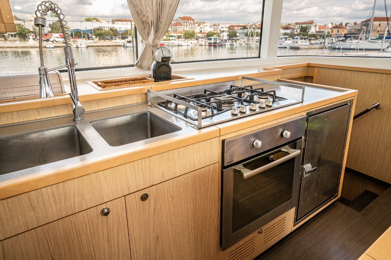 Lagoon 52 F, Jessy | Yacht Charter Croatia