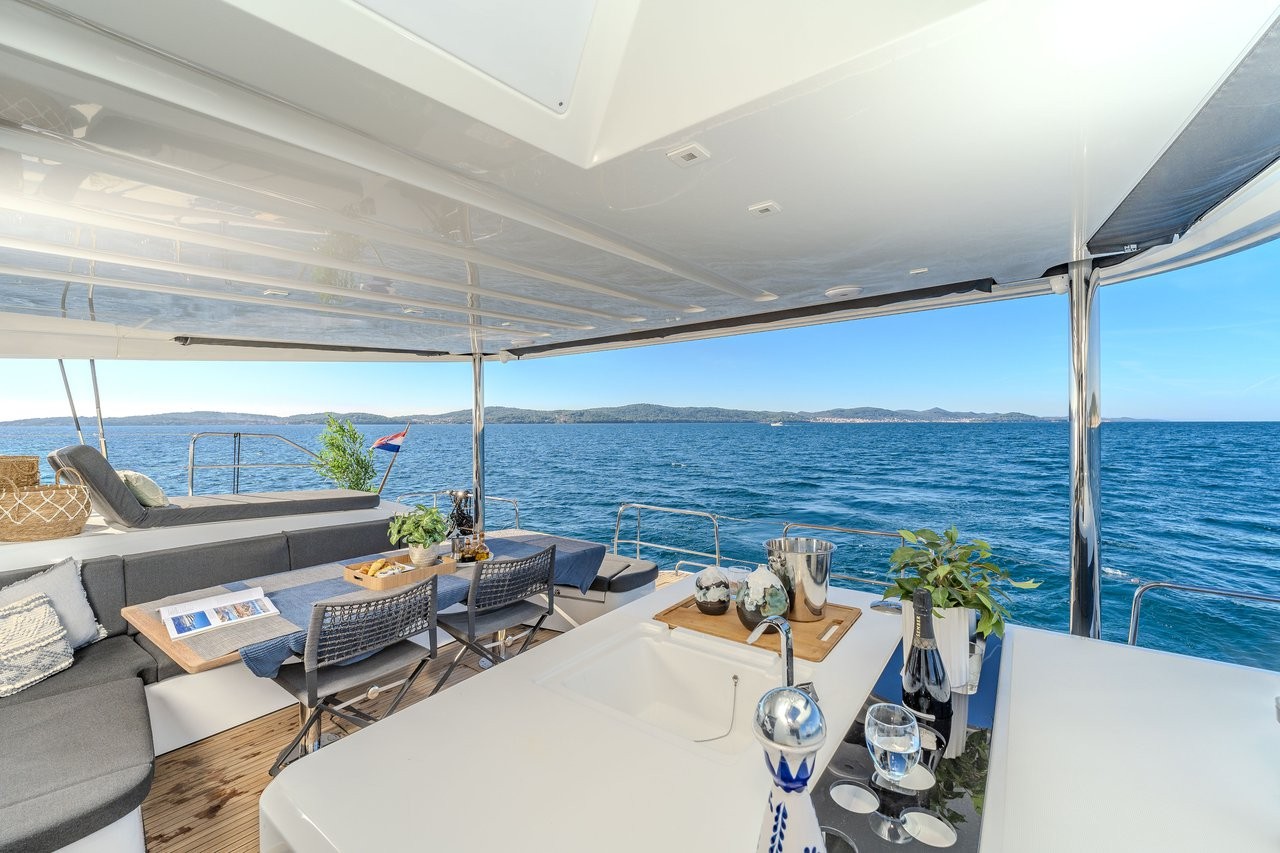 Lagoon 55, Black Caviar | Yachtcharter Kroatien