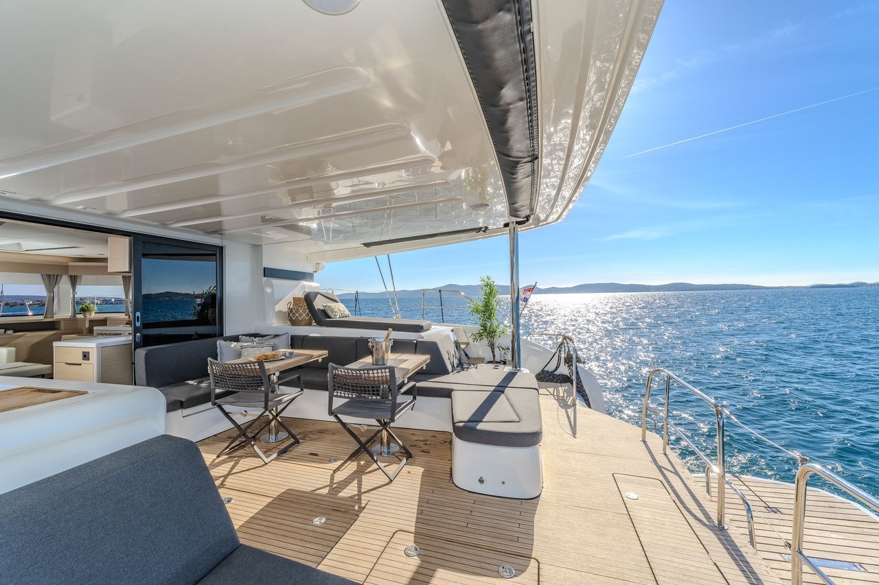 Lagoon 55, Black Caviar | Yachtcharter Kroatien