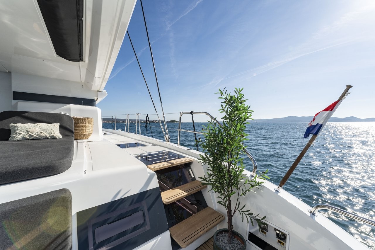 Lagoon 55, Black Caviar | Yachtcharter Kroatien