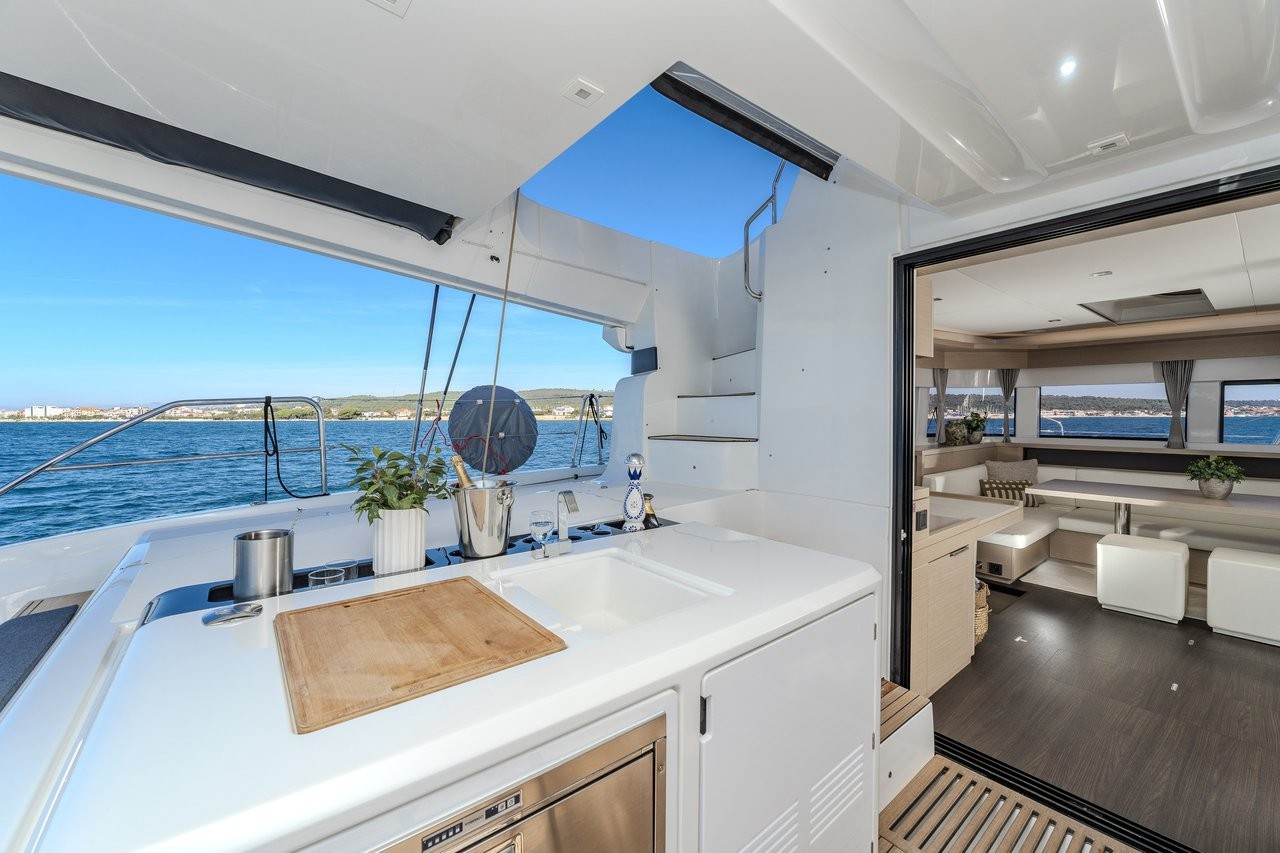 Lagoon 55, Black Caviar | Yachtcharter Kroatien