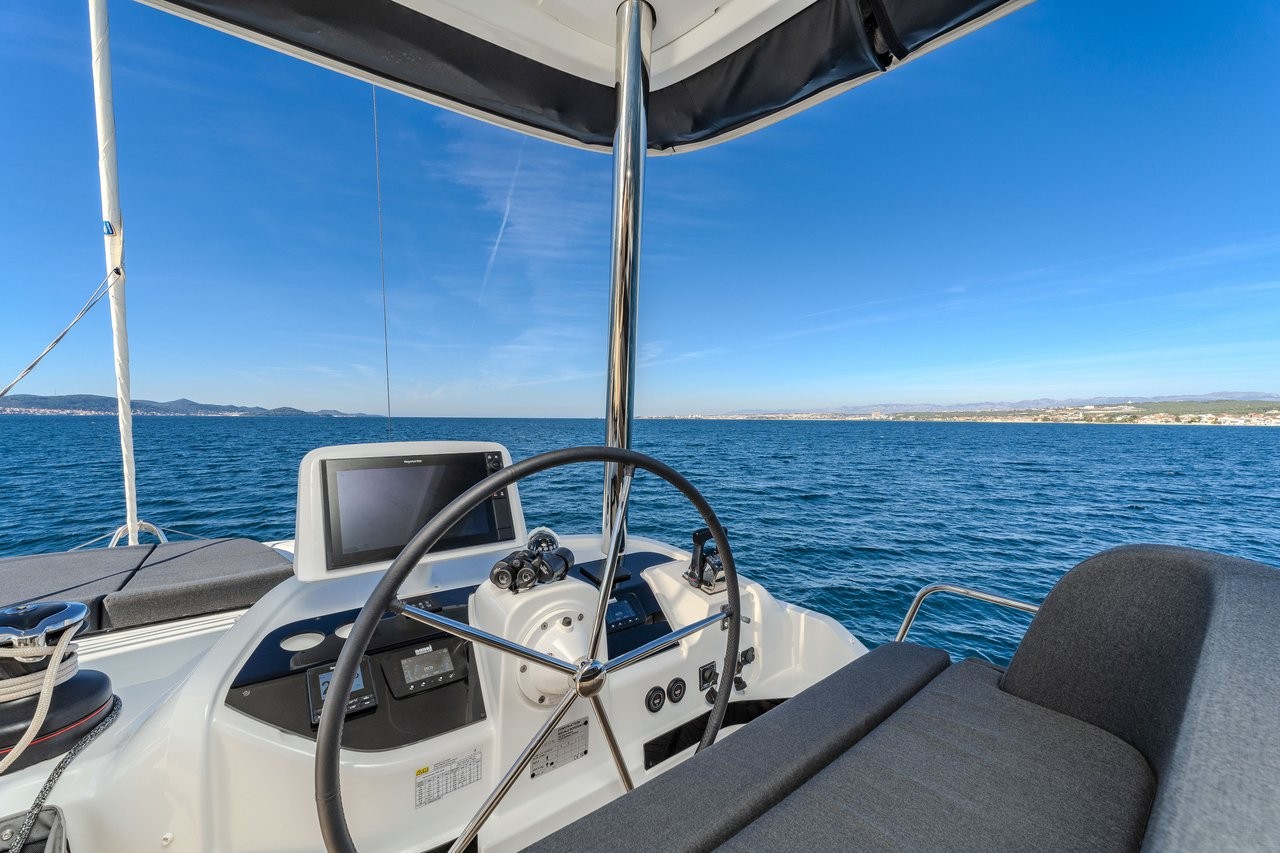 Lagoon 55, Black Caviar | Yachtcharter Kroatien