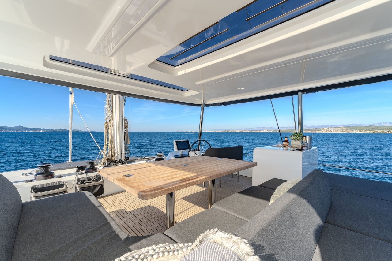 Lagoon 55, Black Caviar | Yachtcharter Kroatien