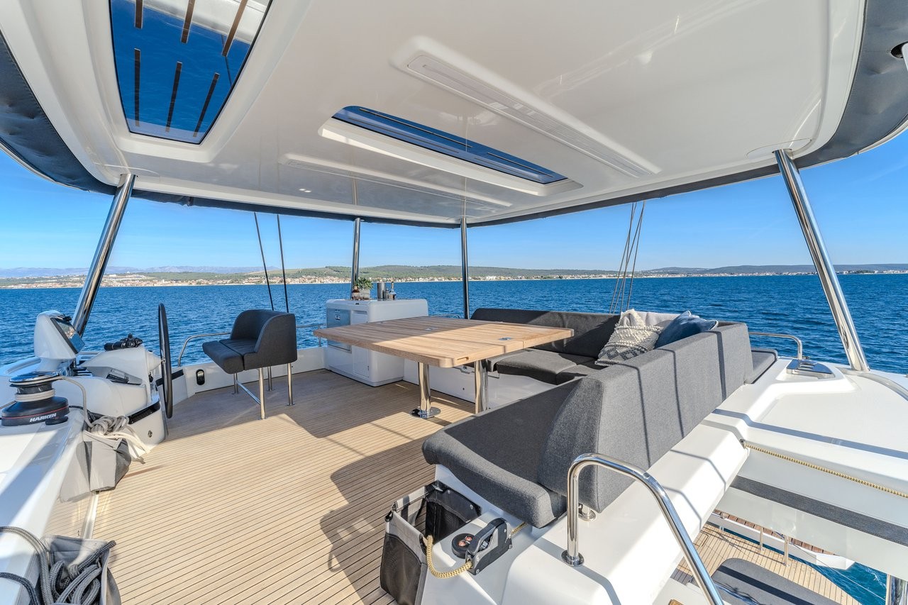 Lagoon 55, Black Caviar | Yachtcharter Kroatien