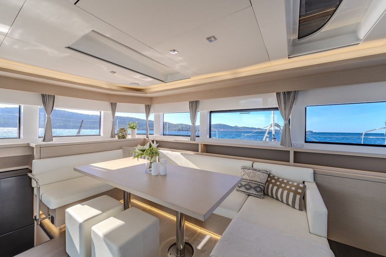 Lagoon 55, Black Caviar | Yachtcharter Kroatien