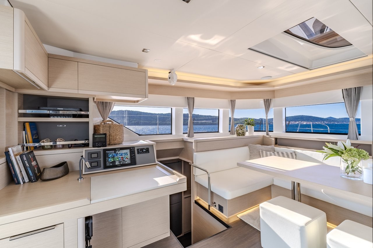 Lagoon 55, Black Caviar | Yachtcharter Kroatien