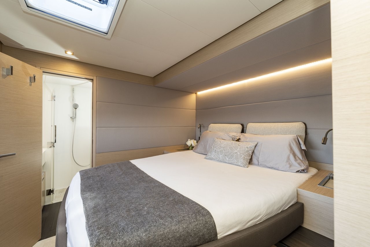 Lagoon 55, Black Caviar | Yachtcharter Kroatien