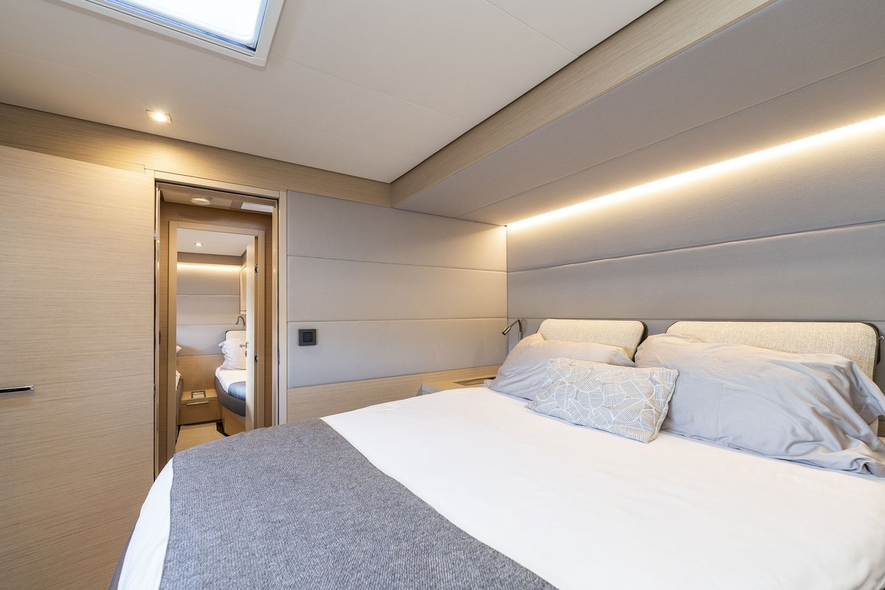 Lagoon 55, Black Caviar | Yachtcharter Kroatien