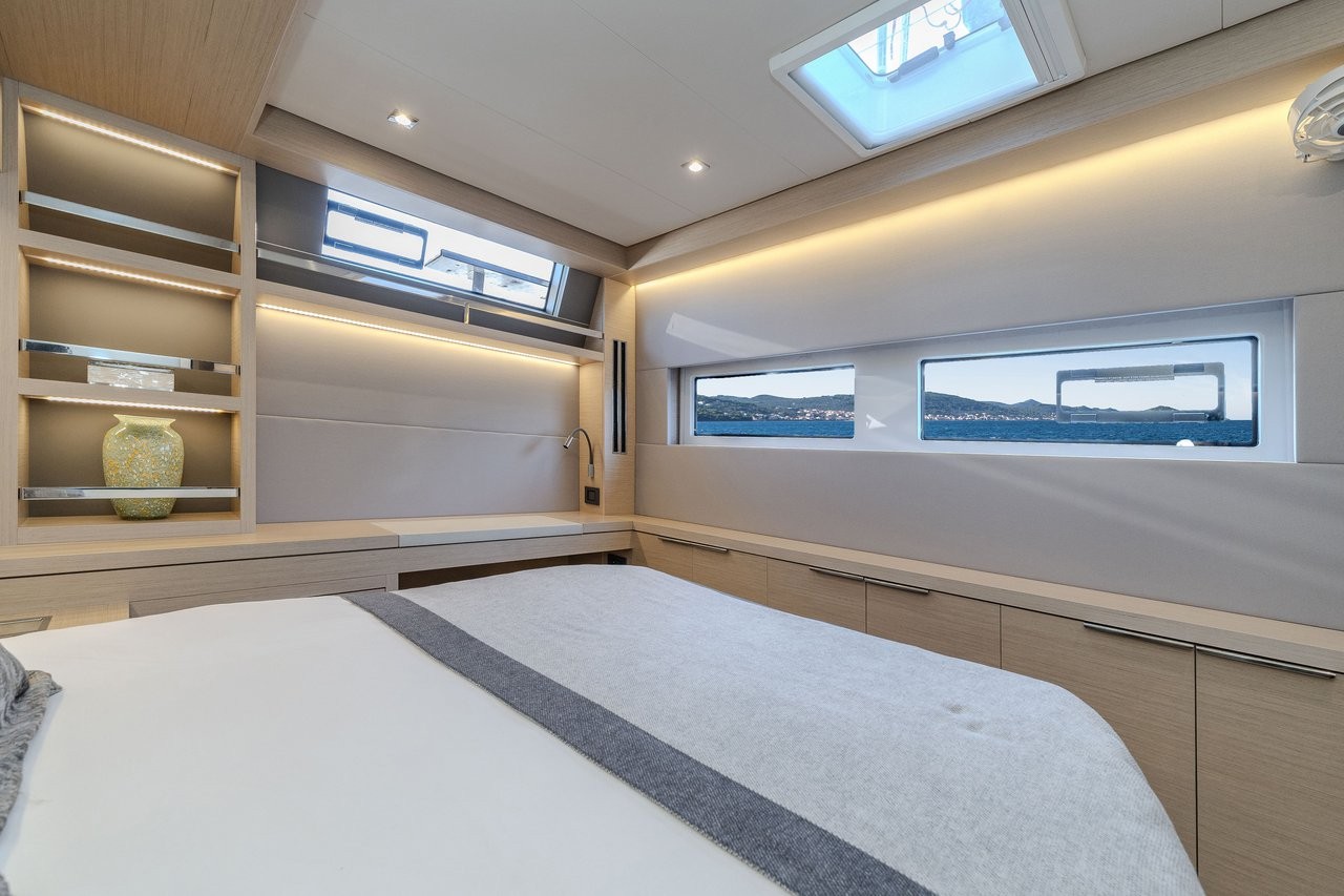 Lagoon 55, Black Caviar | Yachtcharter Kroatien