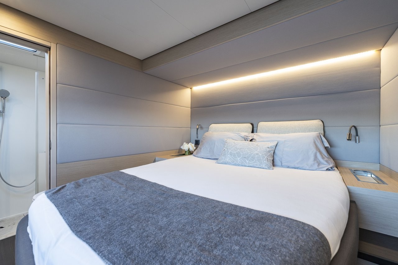 Lagoon 55, Black Caviar | Yachtcharter Kroatien