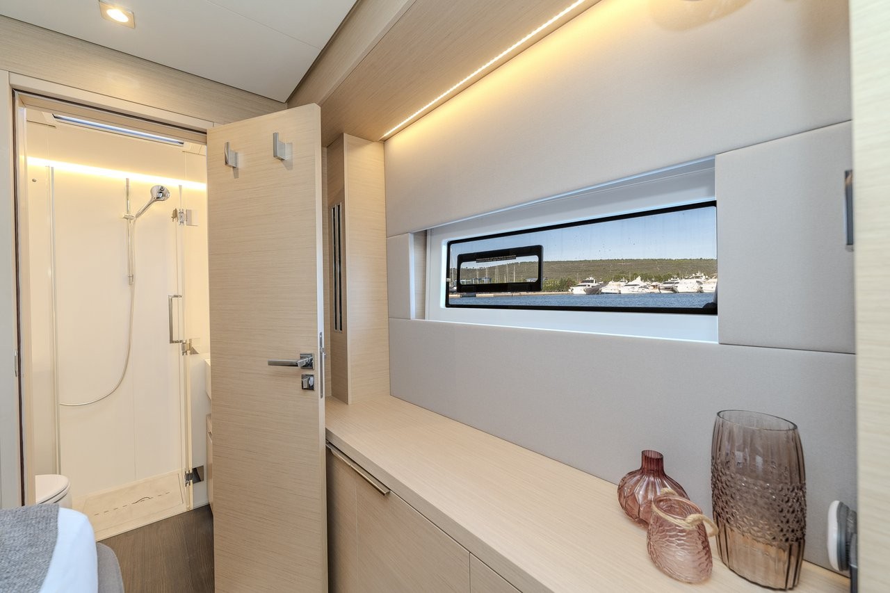 Lagoon 55, Black Caviar | Yachtcharter Kroatien