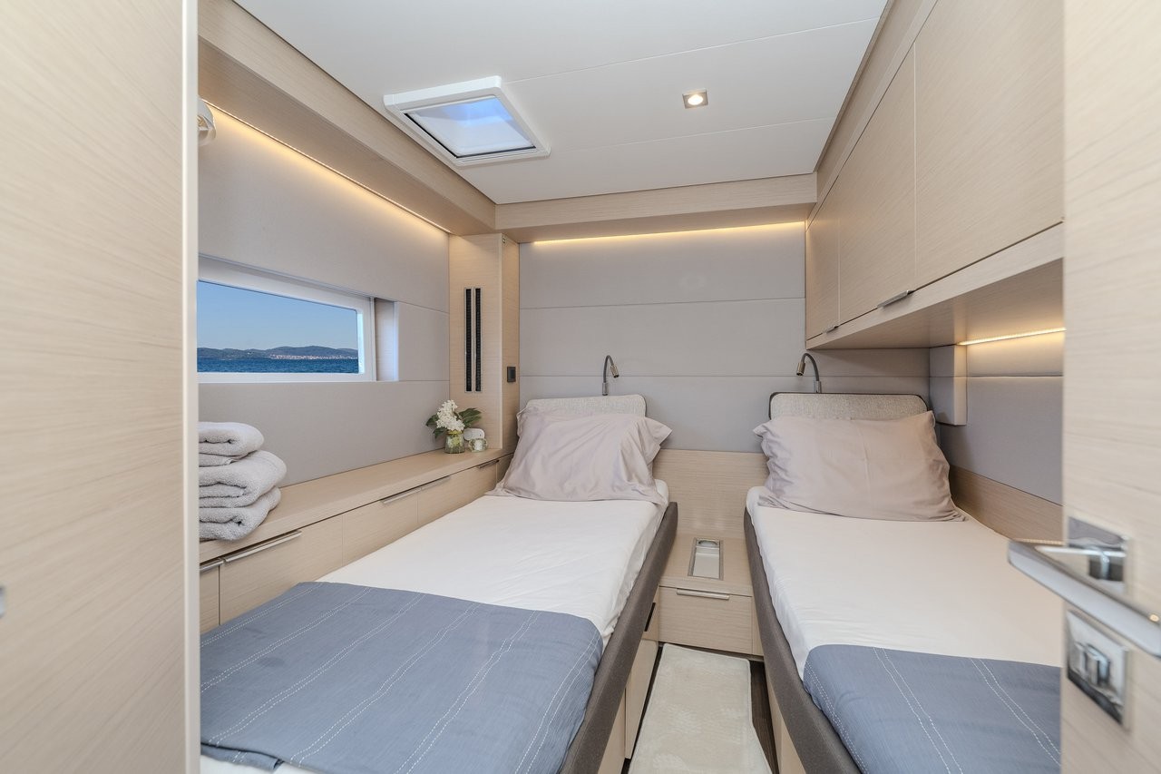Lagoon 55, Black Caviar | Yachtcharter Kroatien
