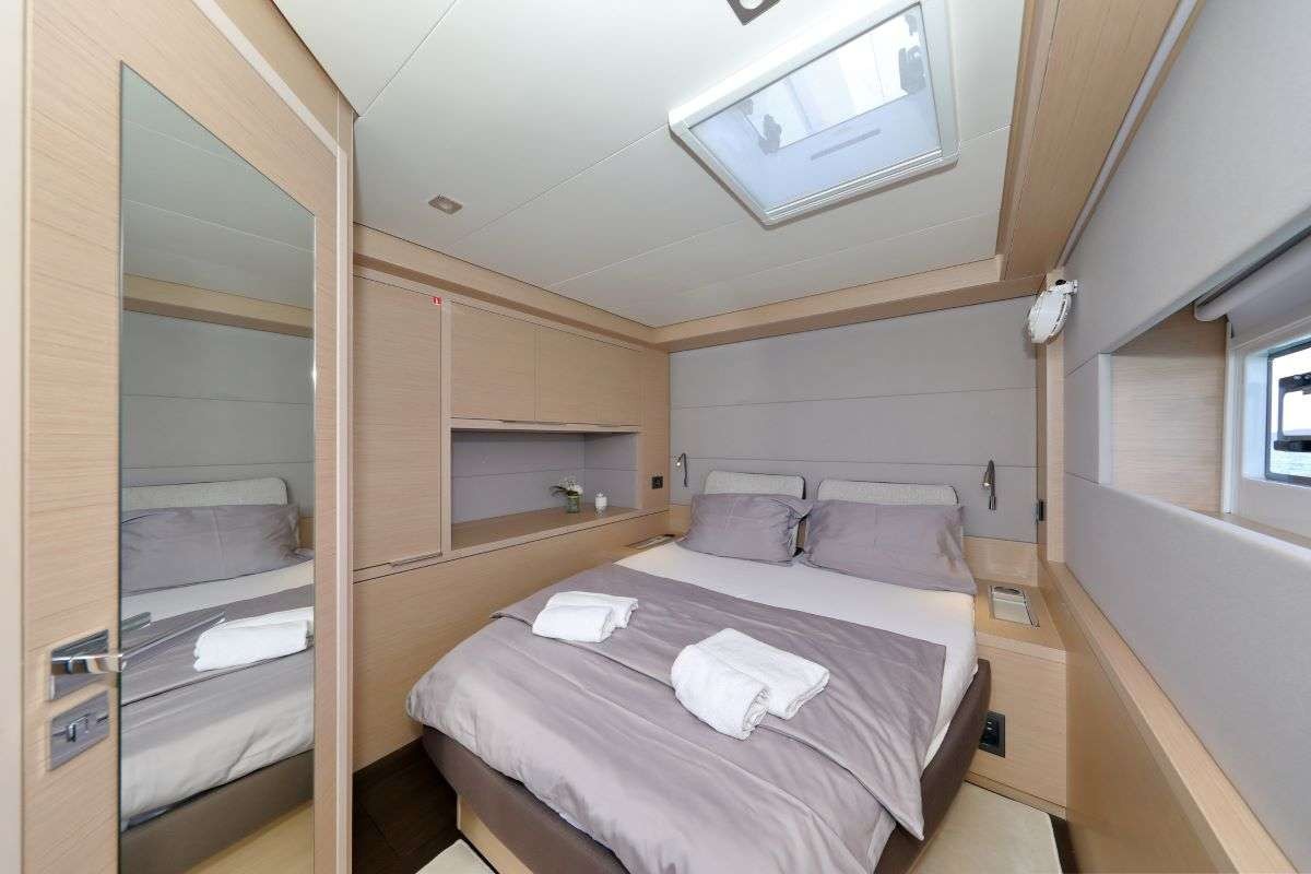 Lagoon 55, Champagne Please | Yacht Charter Croatia
