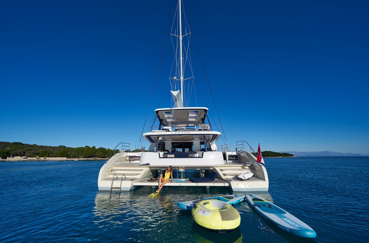 Lagoon Sixty 5, Amada Mia - CREWED | Yacht Charter Croatia